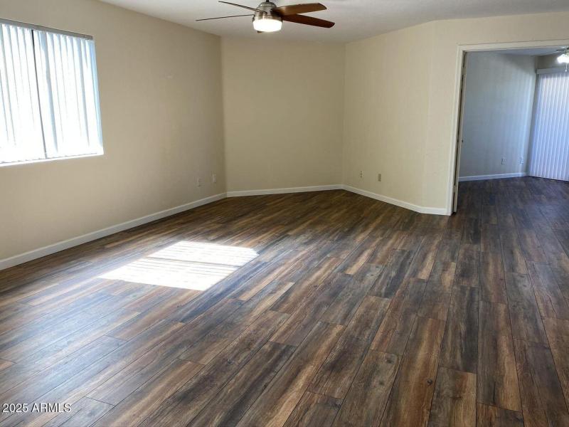 9151 W Greenway #212 Photo 7