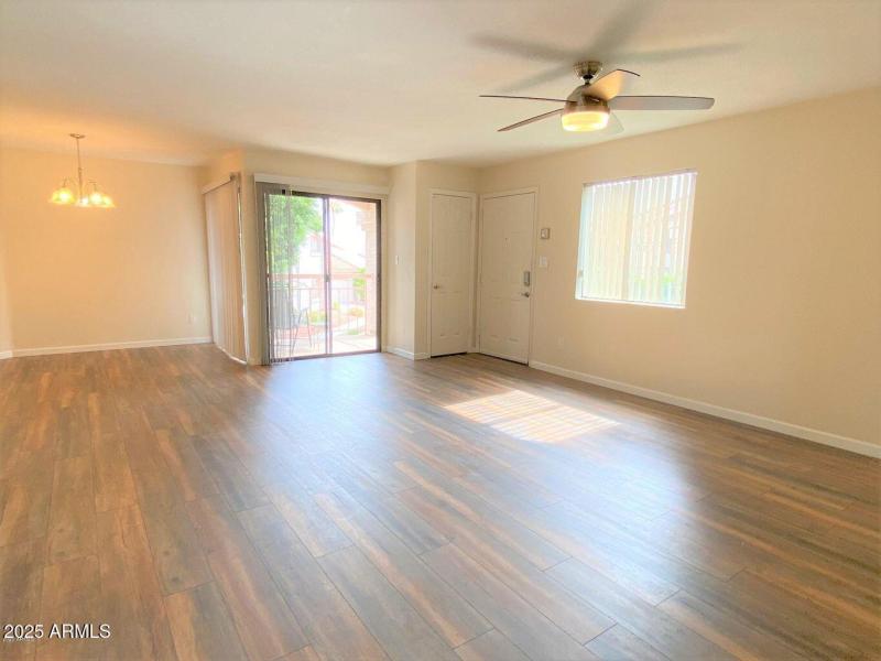 9151 W Greenway #212 Photo 3