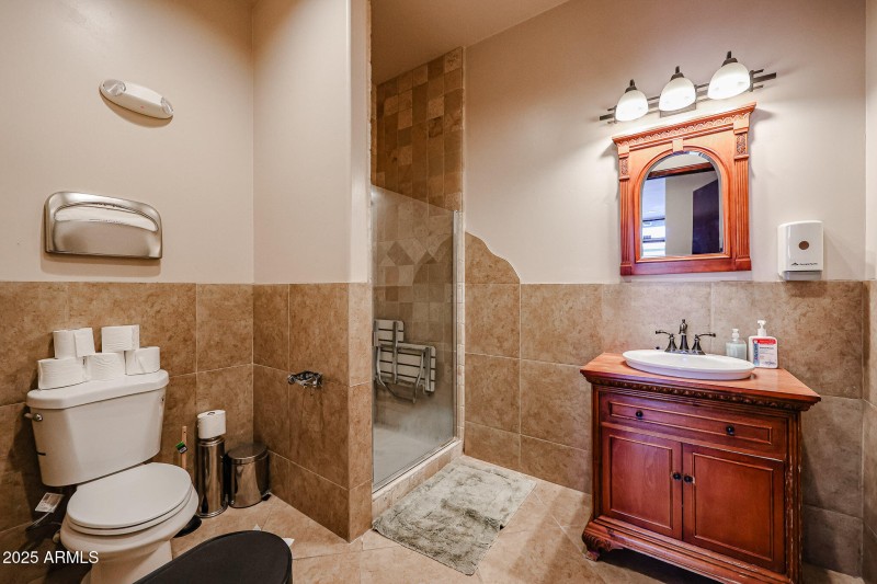 BATHROOM #1