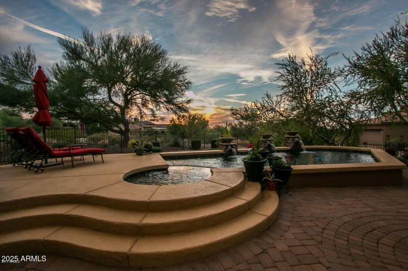 7013 E SUMMIT TRAIL CIR