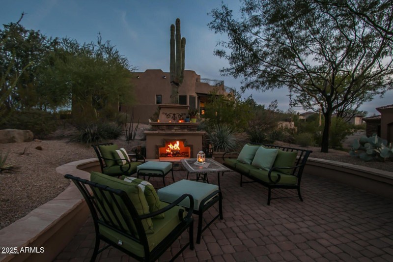 7013 E SUMMIT TRAIL CIR