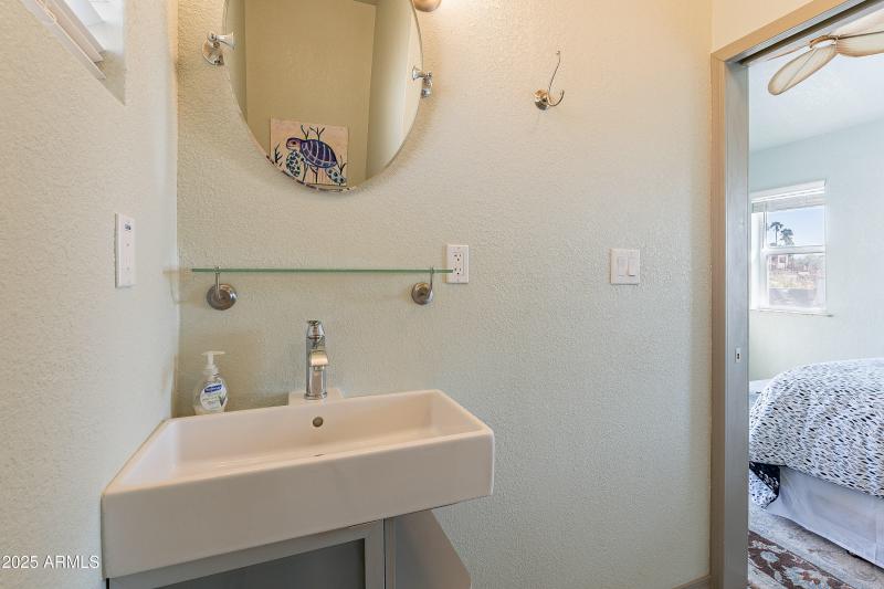 Keota Casita Bath