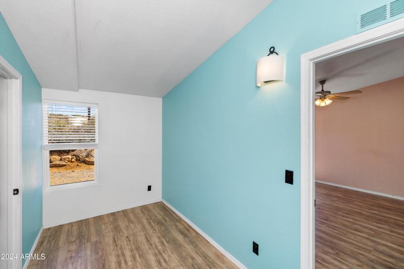 Flex room for office/den