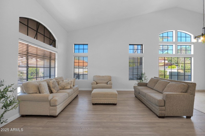 6-web-or-mls-P1154969