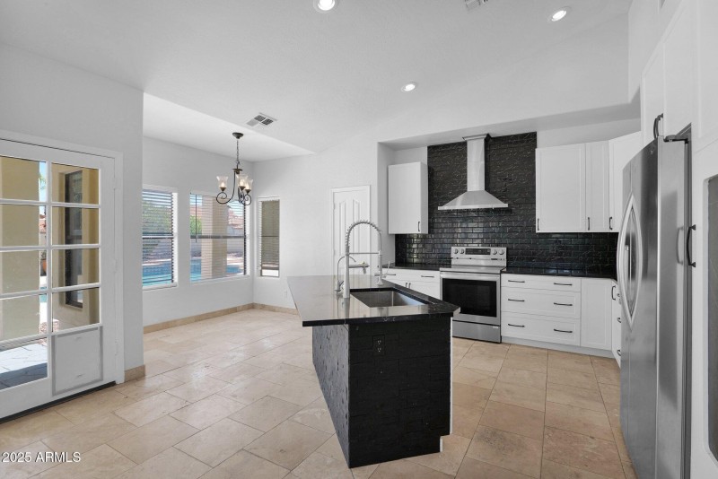 11-web-or-mls-P1154983