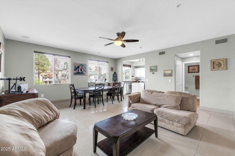 706 E Washington St-9