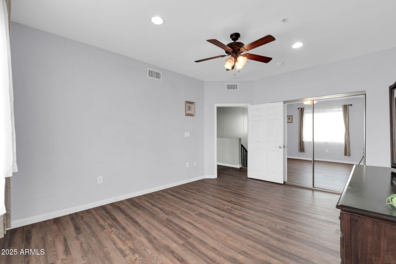 706 E Washington St-17