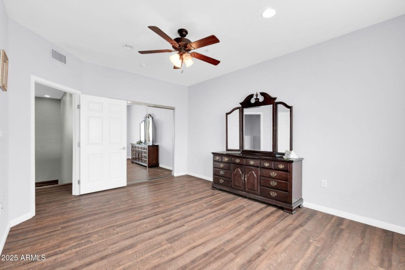 706 E Washington St-18