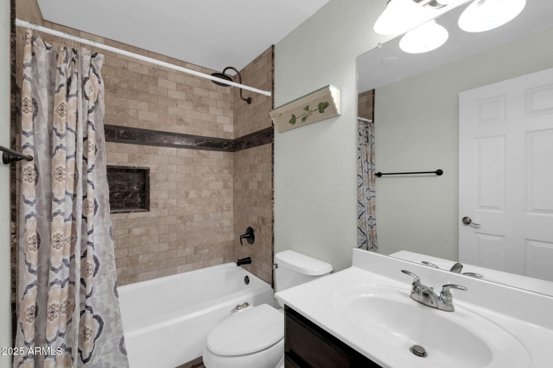 706 E Washington St-22