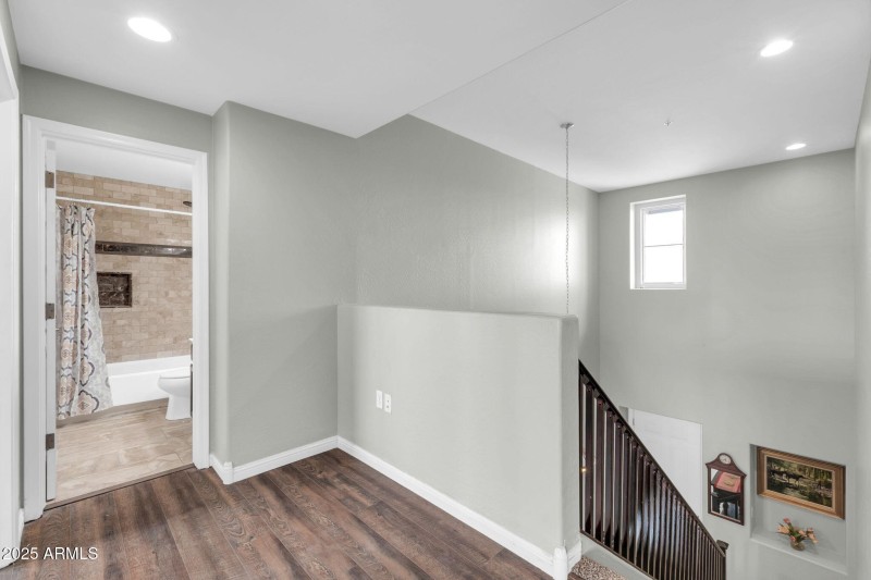 706 E Washington St-23