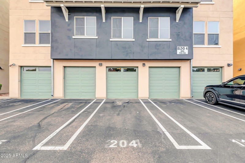 706 E Washington St-25