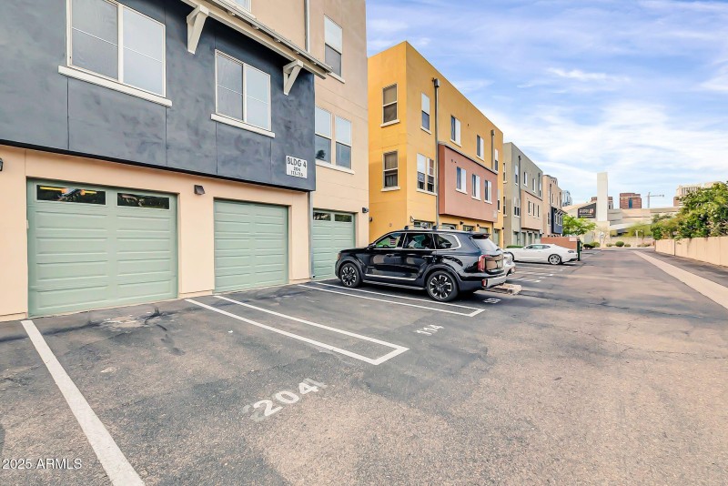 706 E Washington St-26