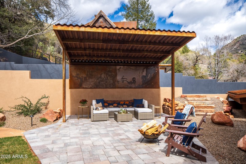 GORGEOUS NEW PERGOLA WITH OUTDOOR SEATIN