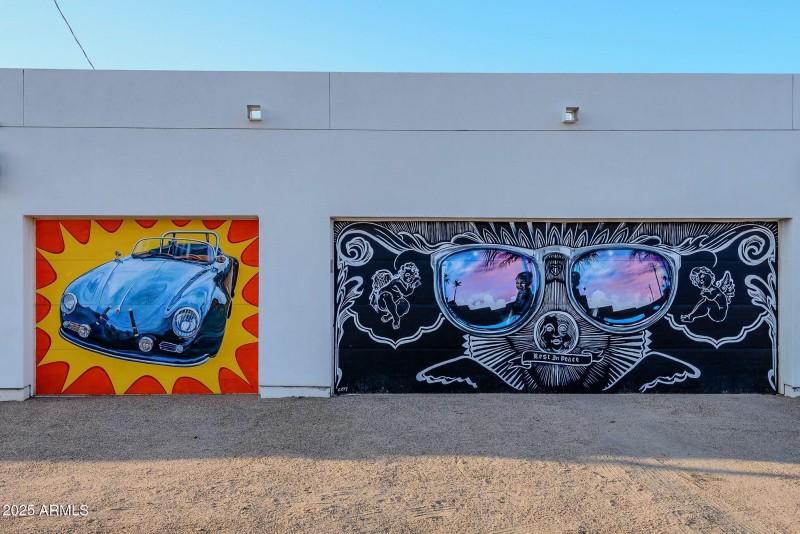 Attractions - Oak St Alley Artwork