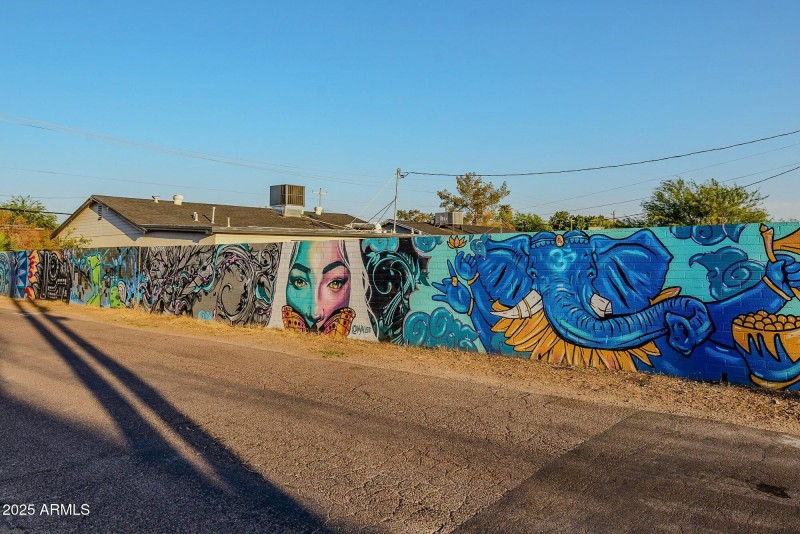 Attractions - Oak St Alley Artwork