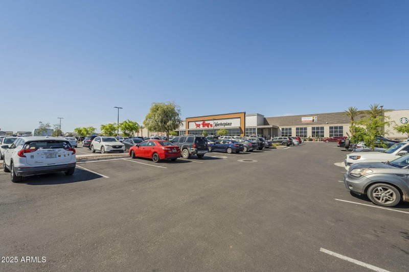 New community shopping center with Fry's