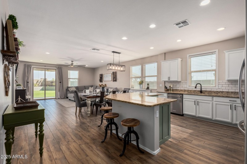 Island/Breakfast Bar