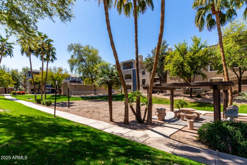 community grill/picnic area