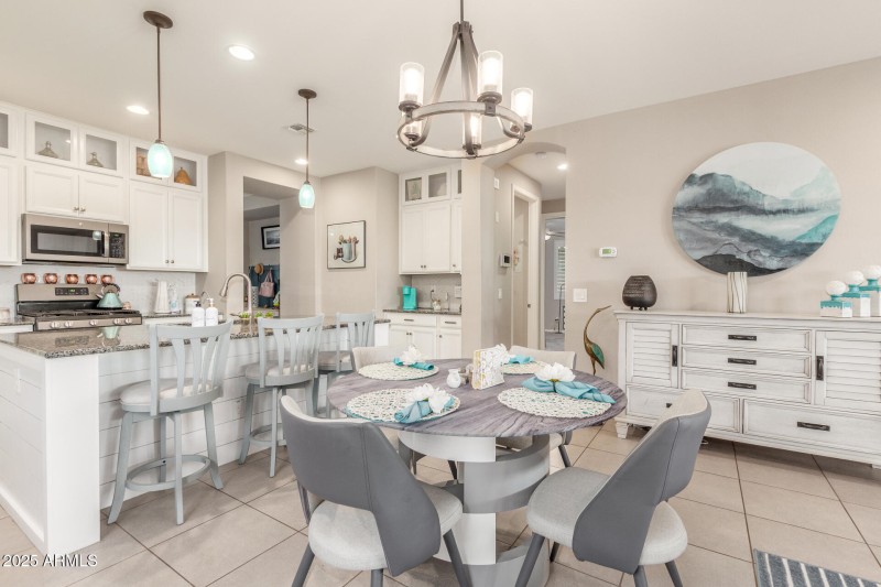Kitchen dining