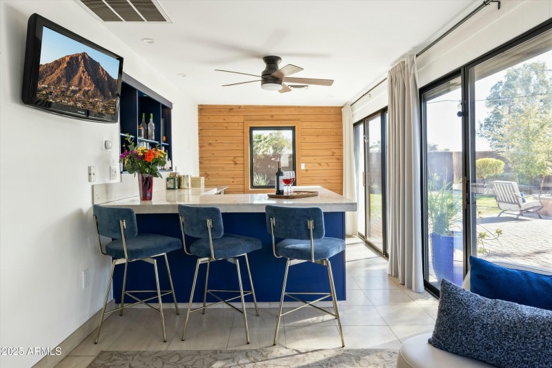 AZ Sunroom & Bar