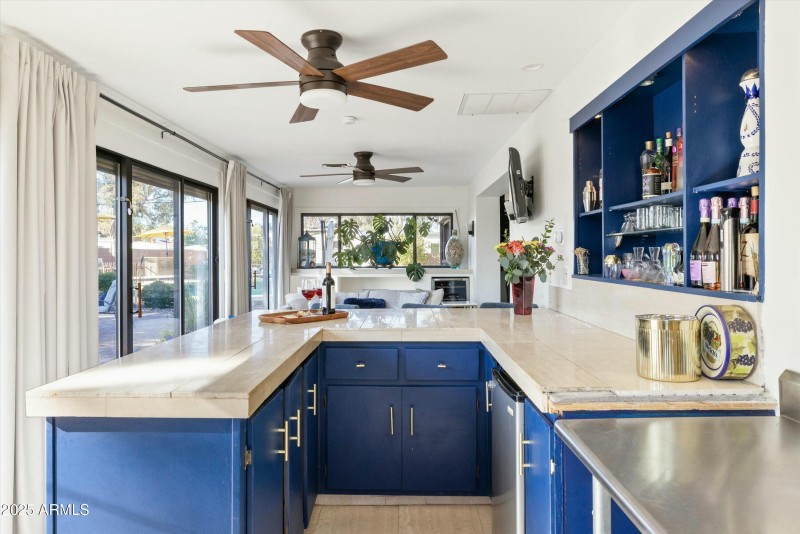 Built-in Bar