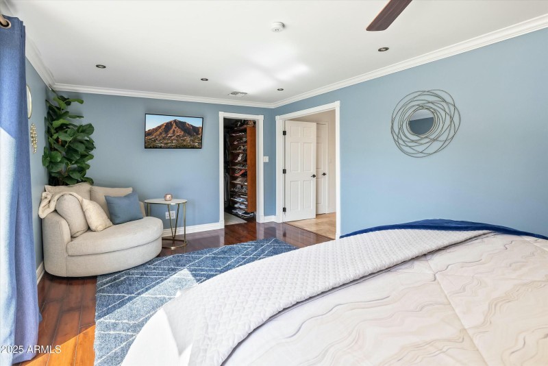 Walk-in Closet w/ Custom Built-ins