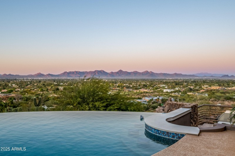Dramatic Infinity Edge Pool
