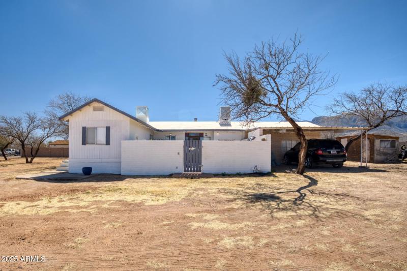 5330 South San Pedro Avenue-063099