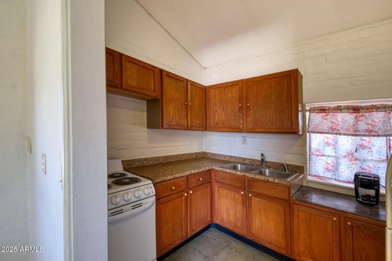 5330 South San Pedro Avenue-073267