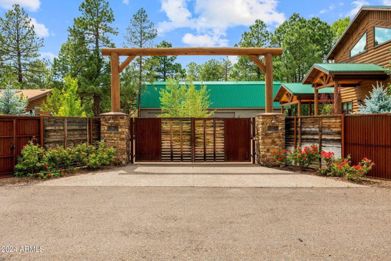 Custom Gate