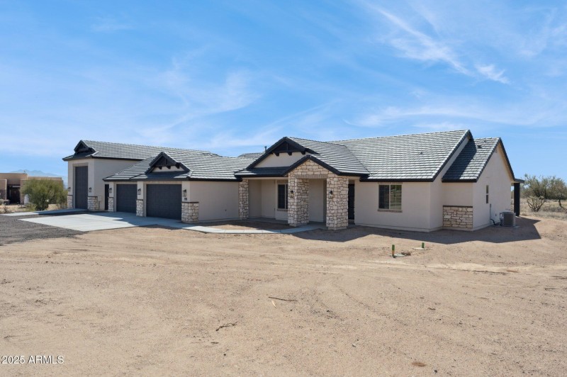 3-web-or-mls-13653-e-aloe-vera-dr