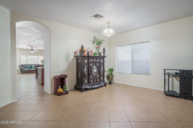 4) LIVING ROOM