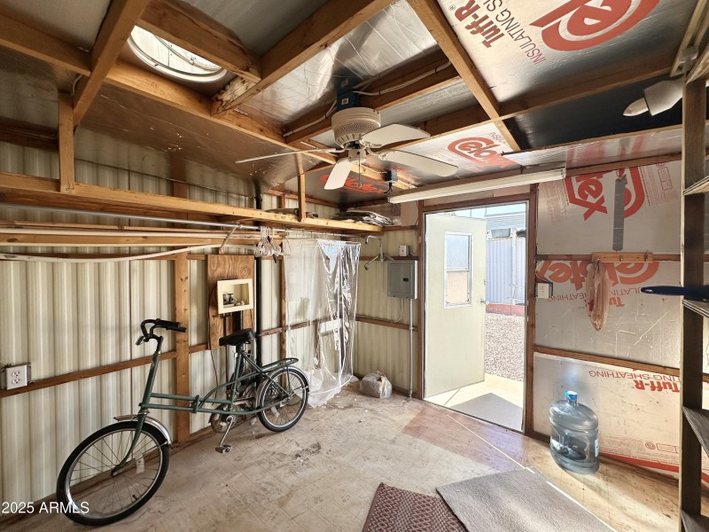 INSIDE SHED/WASHER/DRYER HOOK UPS
