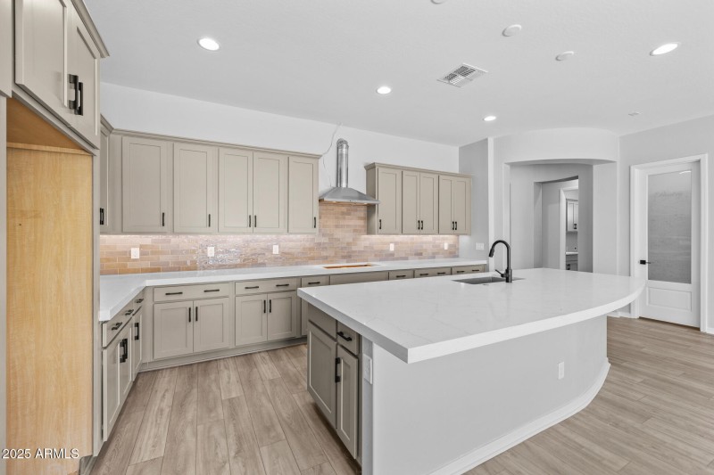 14) KITCHEN