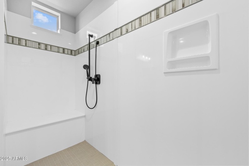 21) MASTER BATH