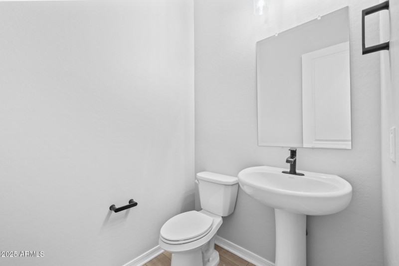 26) POWDER ROOM