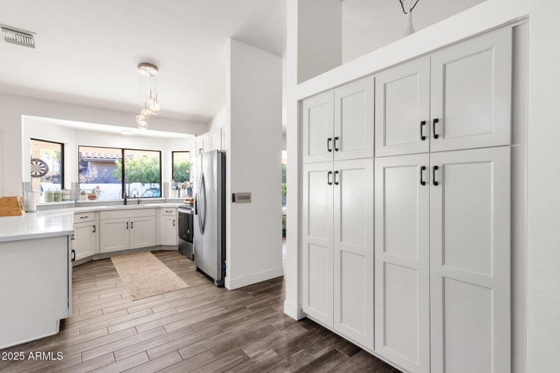 13-web-or-mls-5015-e-karen-dr