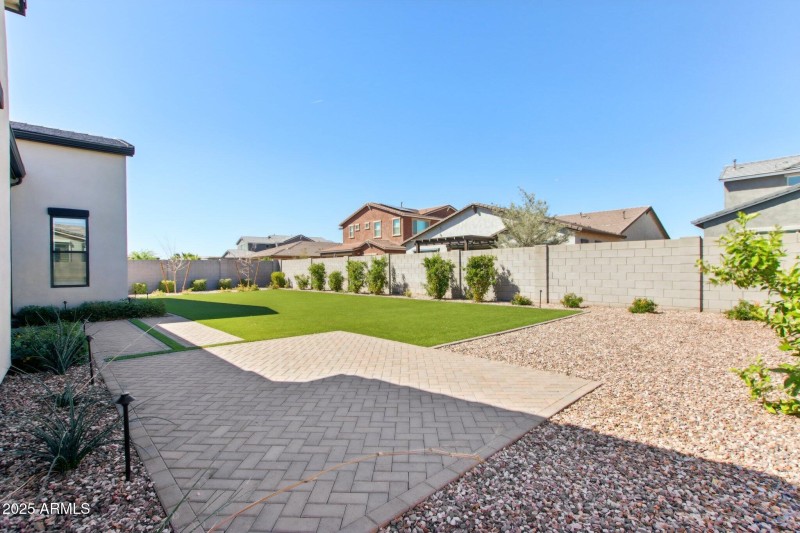 54-web-or-mls-E Sagebrush St-054