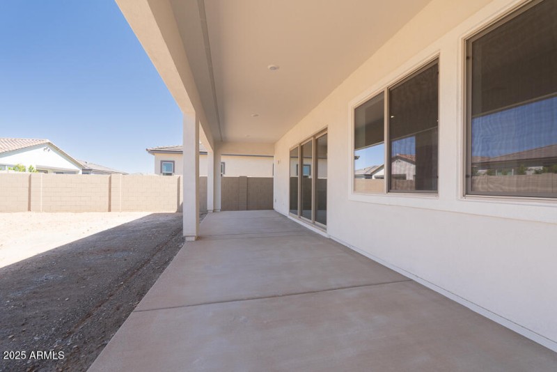 Waterston Central 283 - Covered Outdoor
