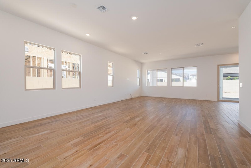 Waterston Central 283 - Great Room-3MLS