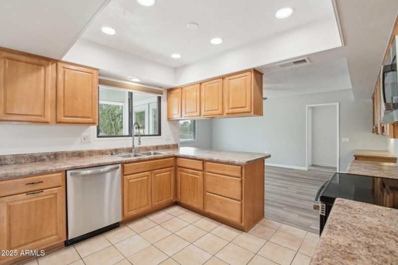 15-web-or-mls-W Paintbrush Dr-27032025-0