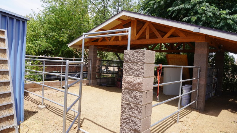 animal stable 920