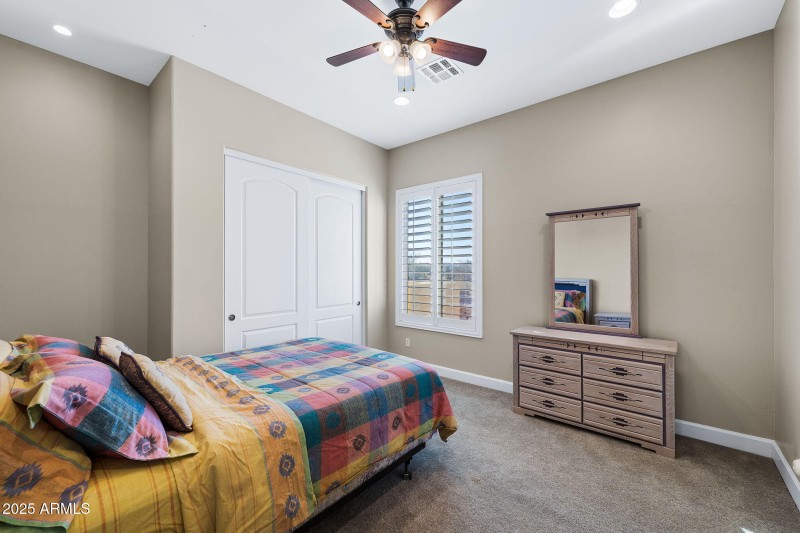 051__7160 E Grand View Ln