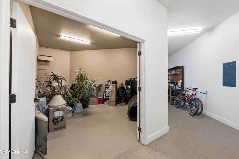 056__7160 E Grand View Ln