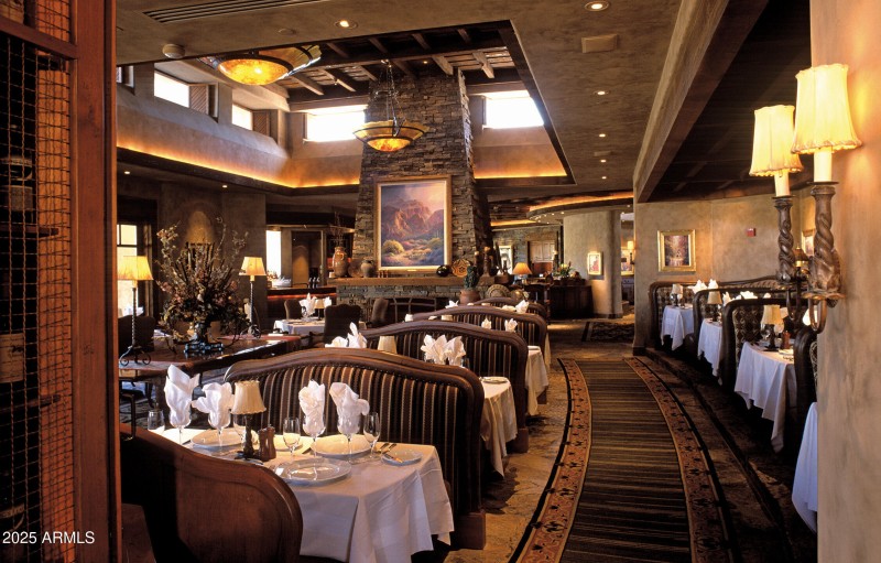 Dining_ApacheClub