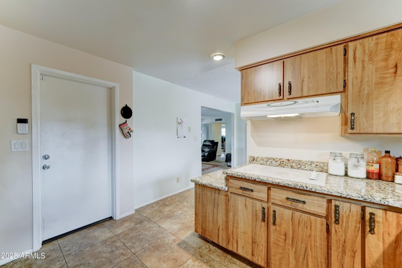 6033 e Colby st-13