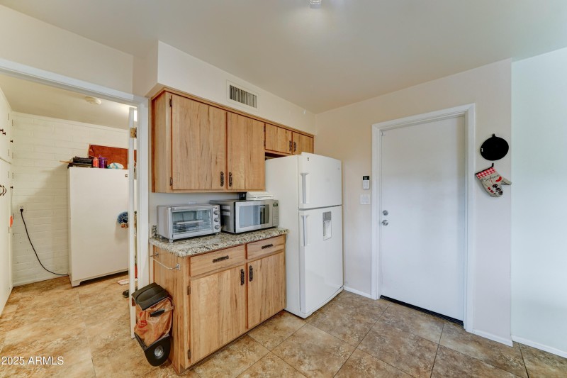6033 e Colby st-14