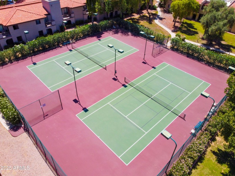 32 Community Tennis Courts