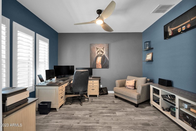 Flex Room (11'7" x 14'4")