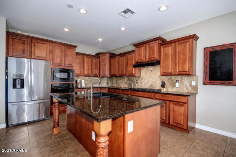 large gorgeous kitchen